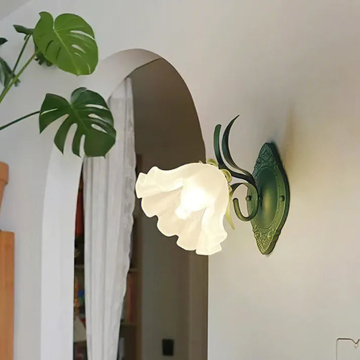 FloraGlow - Flower Wall Lamp with Elegant Blossom Design for Soft and Serene Ambiance
